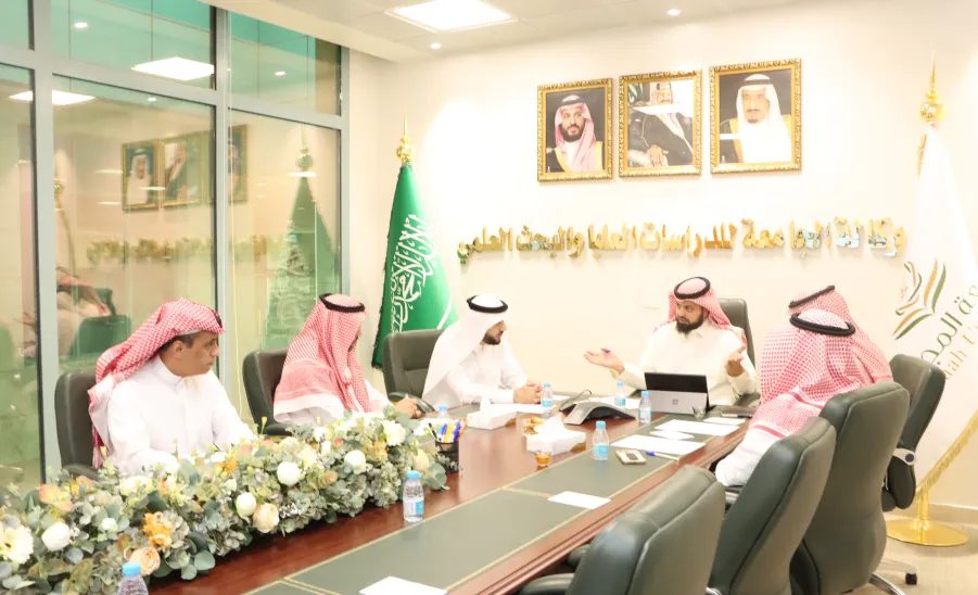 رئيس مركز النشر والترجمة يترأس اللقاء الأول برؤساء هيئة تحرير المجلات العلمية بالجامعة - #