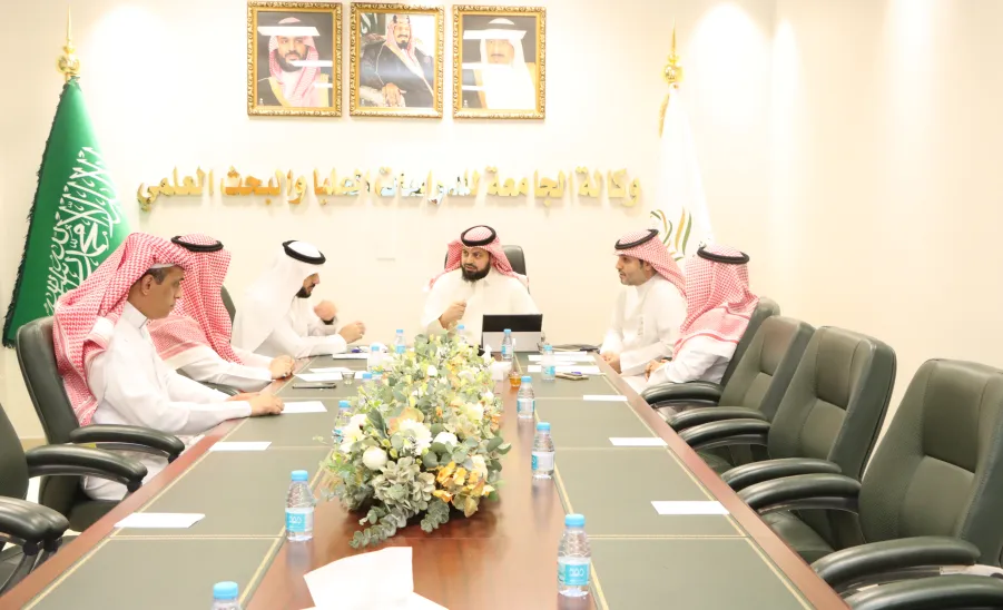 رئيس مركز النشر والترجمة يترأس اللقاء الأول برؤساء هيئة تحرير المجلات العلمية بالجامعة - #
