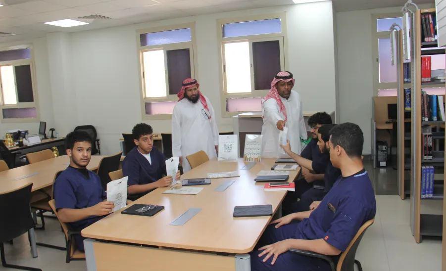 طلاب كلية التمريض يزورون مكتبة الكلية ضمن فعاليات أسبوع المكتبة - طلاب كلية التمريض يزورون مكتبة الكلية ضمن أسبوع المكتبة