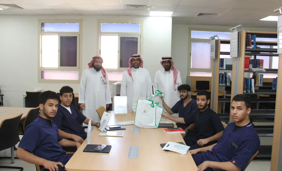 طلاب كلية التمريض يزورون مكتبة الكلية ضمن فعاليات أسبوع المكتبة - طلاب كلية التمريض يزورون مكتبة الكلية ضمن أسبوع المكتبة