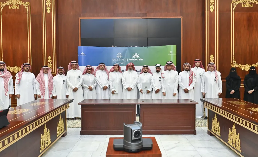 College of Education signs Cooperation Agreement with Ruwwad Al-Jamiah Schools - توقيع اتفاقية تعاون بين كلية التربية ومدارس رواد الجامعة 