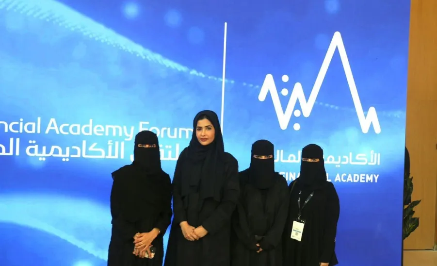 وفدٌ من طلاب وطالبات الجامعة يزور ملتقى الأكاديمية المالية 2025 - 1