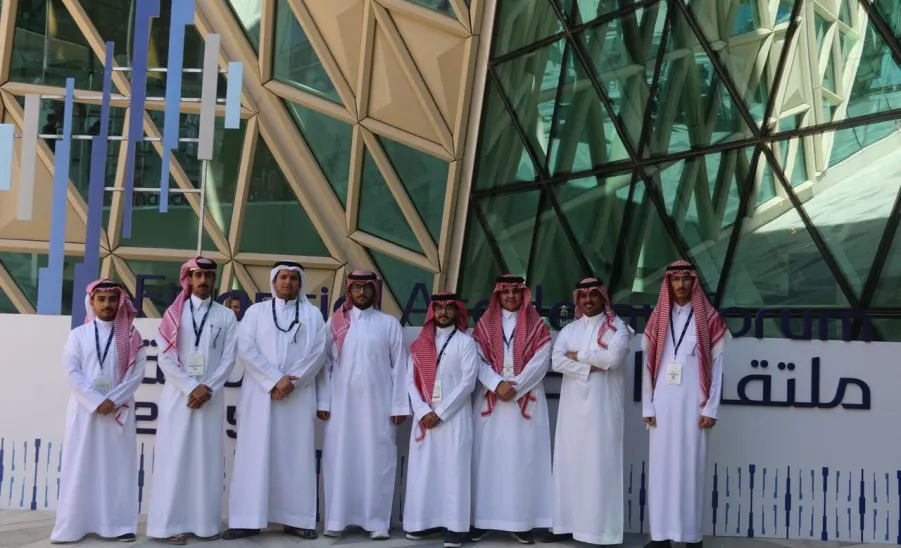 وفدٌ من طلاب وطالبات الجامعة يزور ملتقى الأكاديمية المالية 2025 - 2