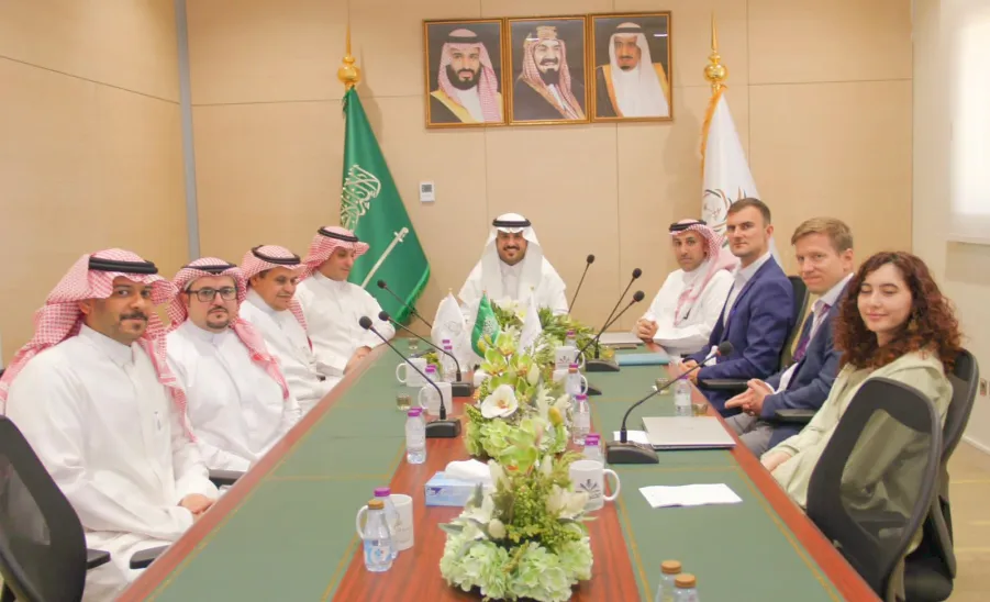 الرئيس التنفيذي يجتمع مع فريق من شركة سير موتورز - مؤتمر  