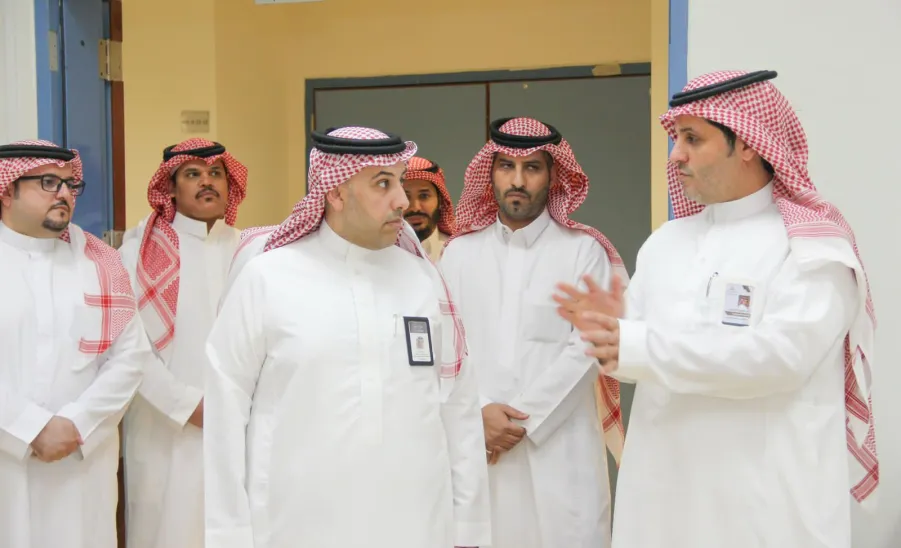 الرئيس التنفيذي يجتمع مع فريق من شركة سير موتورز - مؤتمر 