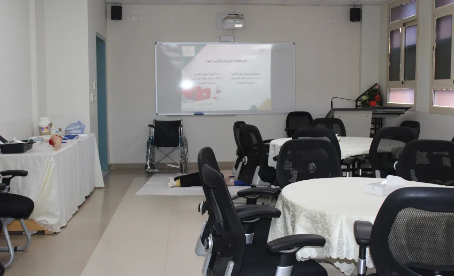 College of Nursing organizes an Awareness Program on First Aid - كلية التمريض تقيم برنامجاً تعريفياً عن الإسعافات الأولية