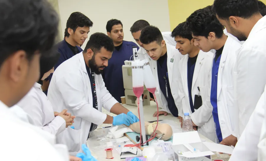The College of Nursing organizes a workshop on intravenous catheter insertion techniques - كلية التمريض تنظم ورشة عمل عن طرق تركيب القسطرة الوريدية للمرضى