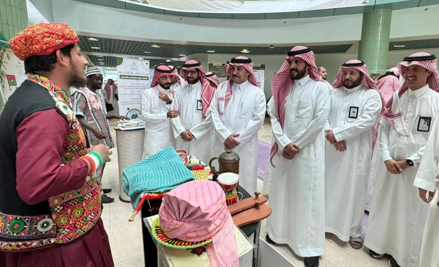 عمادة شؤون الطلاب تُنظم معرض نافذة على العالم - 3