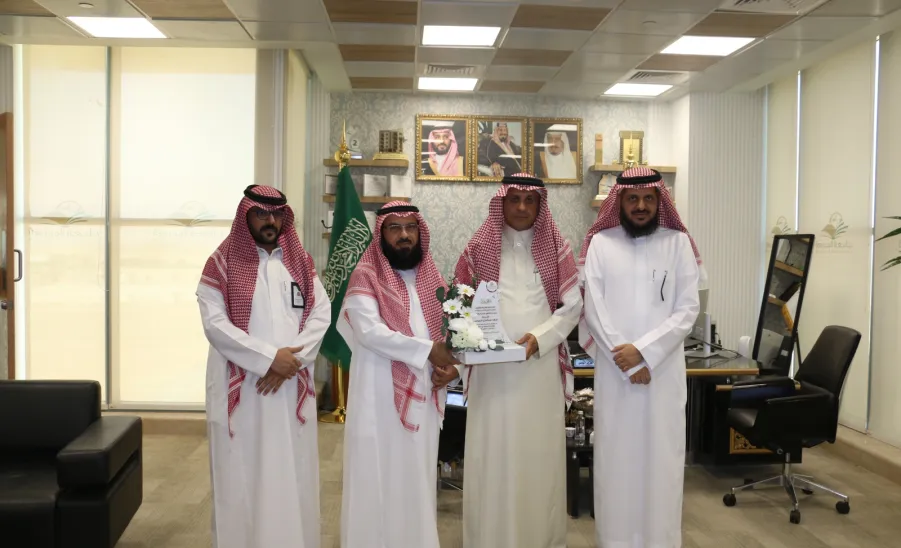 مدير عام الشؤون الإدارية والمالية يستقبل عميد كلية الشريعة والقانون - مدير عام الشؤون الإدارية والمالية يستقبل عميد كلية الشريعة والقانون