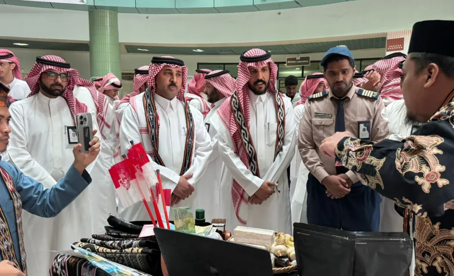 عمادة شؤون الطلاب تُنظم معرض نافذة على العالم - 1
