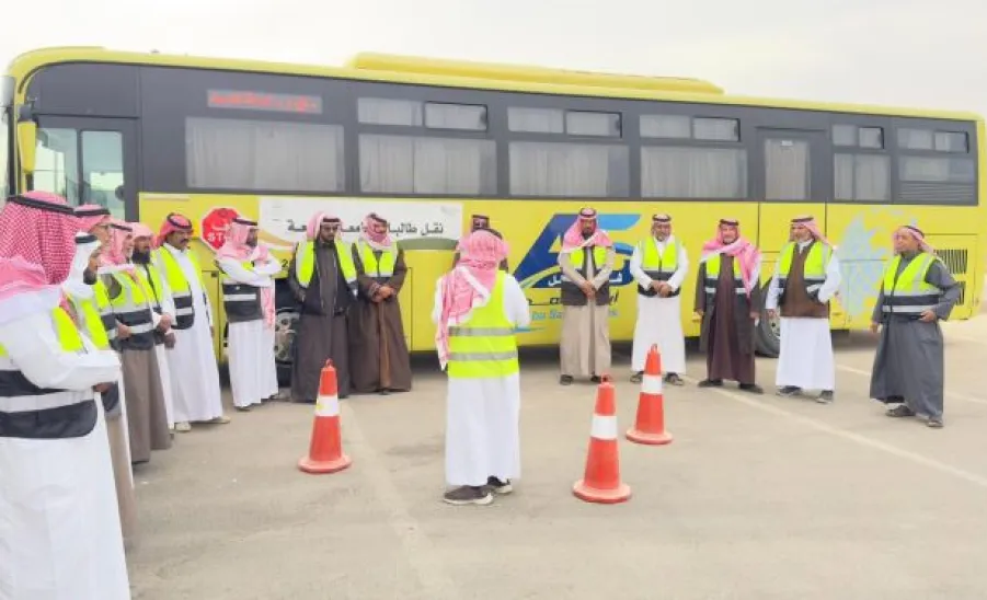 الإدارة العامة للخدمات تنفذ ورش عمل للسائقين للتعامل الأمثل مع المخاطر المناخية على الطريق  - 1
