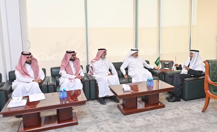 الجامعة ومركز الشيخ عبدالله بن إدريس الثقافي يبحثان تعزيز التعاون لدعم طلاب المنح - التعاون مع مركز الادريس
