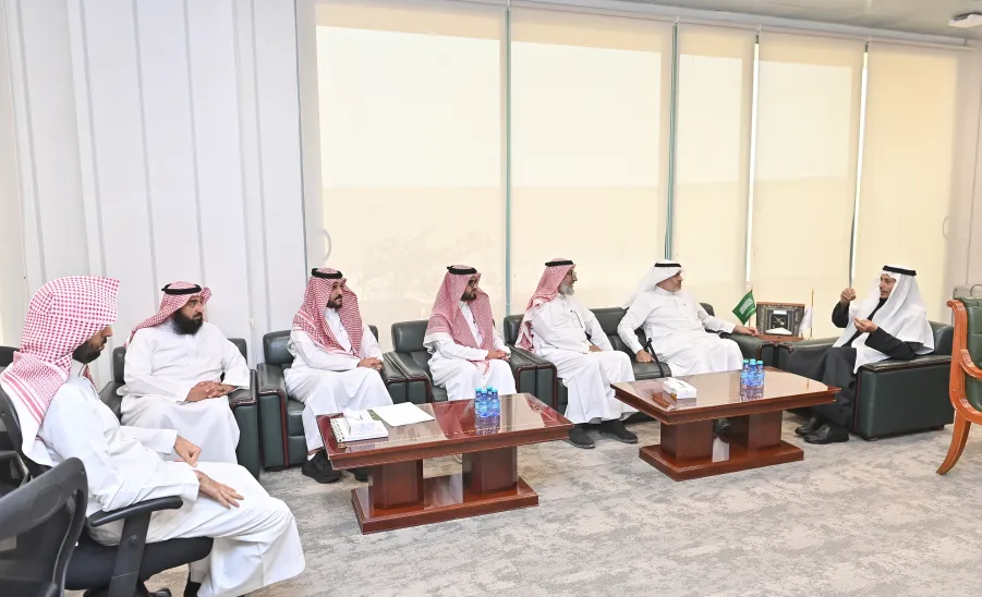 الجامعة ومركز الشيخ عبدالله بن إدريس الثقافي يبحثان تعزيز التعاون لدعم طلاب المنح - التعاون مع مركز الادريس