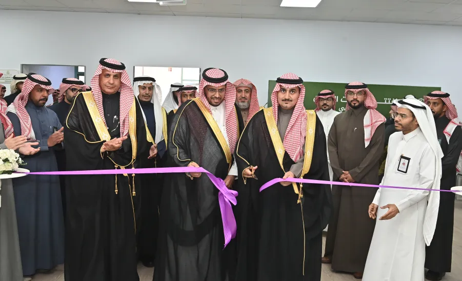 رئيس الجامعة يدشن مشروع توسعة وتطوير العيادات السنية ( فرع الزلفي ) -  افتتاح عيادة الاسنان 