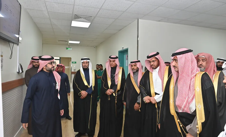 رئيس الجامعة يدشن مشروع توسعة وتطوير العيادات السنية ( فرع الزلفي ) -  افتتاح عيادة الاسنان 