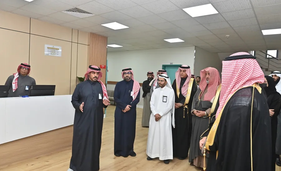 رئيس الجامعة يدشن مشروع توسعة وتطوير العيادات السنية ( فرع الزلفي ) -  افتتاح عيادة الاسنان 