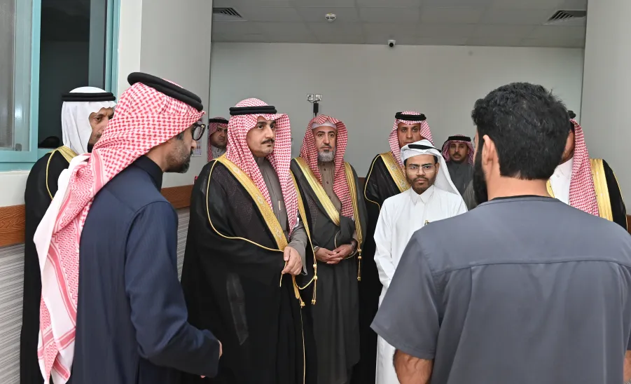 رئيس الجامعة يدشن مشروع توسعة وتطوير العيادات السنية ( فرع الزلفي ) -  افتتاح عيادة الاسنان 