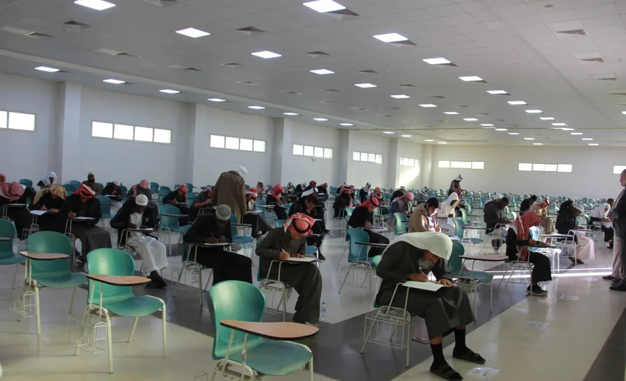 Vice Dean for Educational Affairs at the College of Sharia and Law conducts an Inspection Tour to oversee  the Progress of Final Examinations - كلية الشريعة والقانون