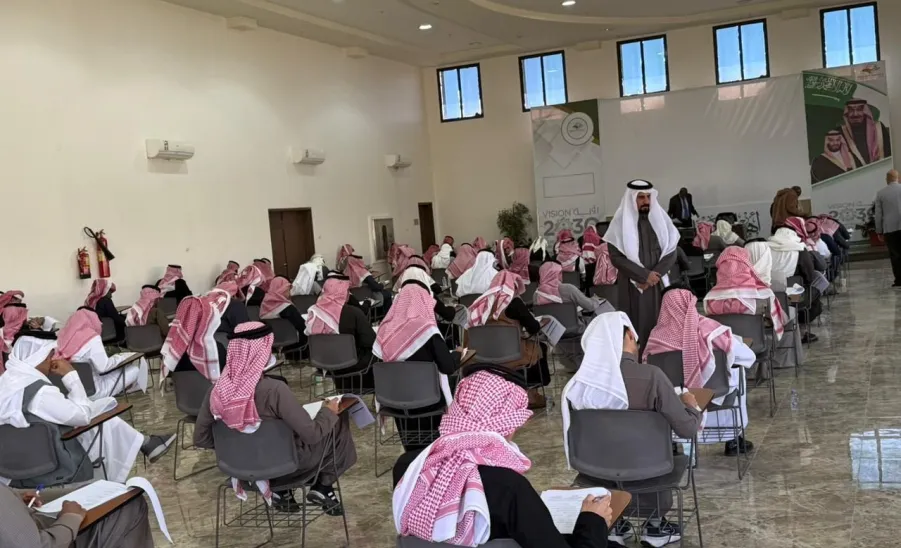 The Applied College monitors the Smooth Progress of Final Examinations  -  صورة