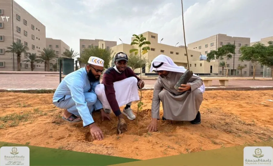 The International Students carry Out a Green Tree-Planting Initiative on International Volunteer Day - 1