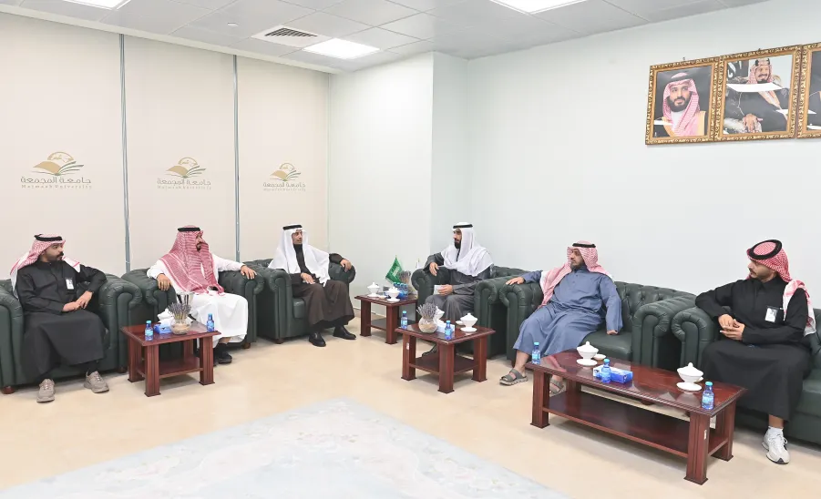 وكيل الجامعة للشؤون التعليمية يزور عمادة القبول والتسجيل  -  زيارة عمادة القبول والتسجيل