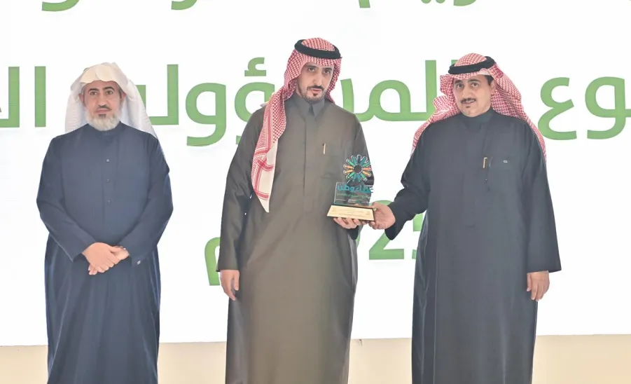 عمادة الدراسات العليا والبحث العلمي تحقق درع التميز في العمل التطوعي والمجتمعي للعام 2025 - Gssr