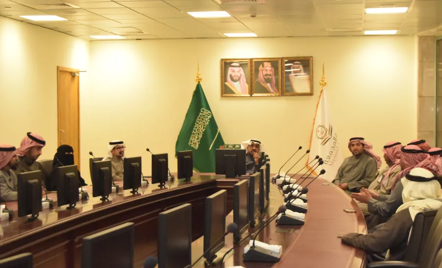عميد الدراسات العليا والبحث العلمي يترأس الاجتماع الدوري لمنسوبي العمادة  - gssr