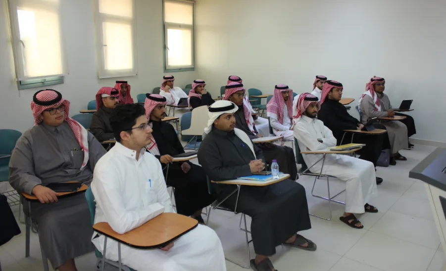 كلية العلوم تقيم دورة تدريبية بعنوان : لائحة الدراسة ونظام الاختبارات لتخصصات العلوم -  لائحة الدراسة ونظام الاختبارات لتخصصات العلوم