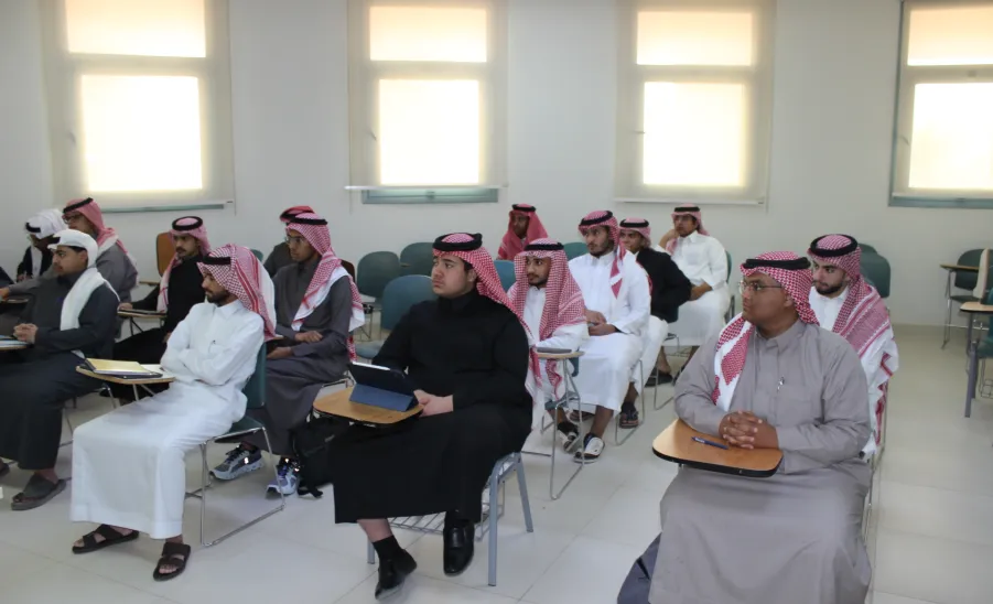 كلية العلوم تقيم دورة تدريبية بعنوان : لائحة الدراسة ونظام الاختبارات لتخصصات العلوم -  لائحة الدراسة ونظام الاختبارات لتخصصات العلوم