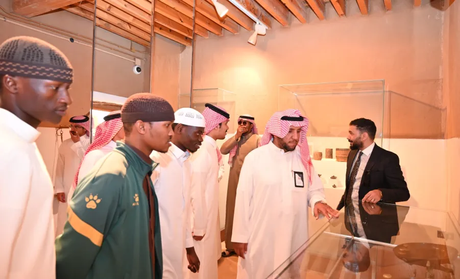 Sharia and Law Students visit Historic Al-Ghat Emirate Palace on World Heritage Day - كلية الشريعة والقانون
