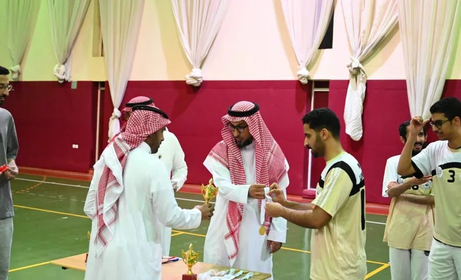 كلية طب الأسنان تقيم دوري كرة القدم لمنسوبيها - 0