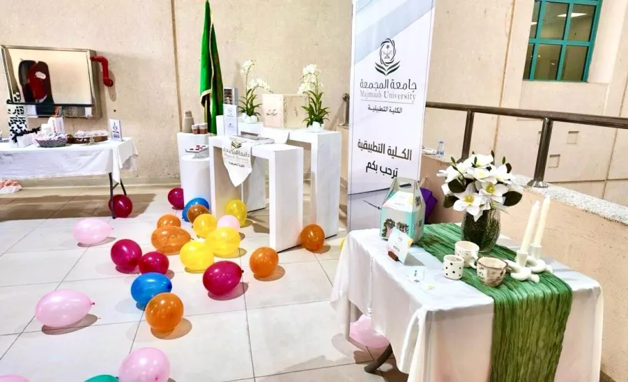 الكلية التطبيقية تحتفي بعيد الفطر في أجواء تعزّز الألفة والانتماء -  معايدة 