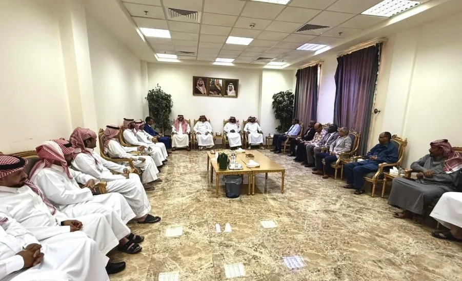 الكلية التطبيقية تحتفي بعيد الفطر في أجواء تعزّز الألفة والانتماء -  معايدة 