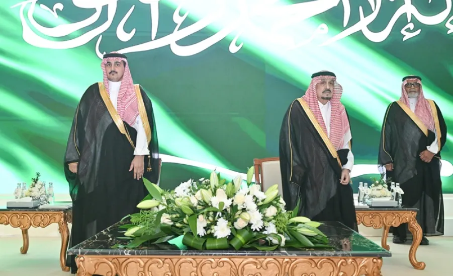 برعاية سمو أمير الرياض : الجامعة تحتفل بتخريج الدفعة السابعة عشر -  برعاية سمو أمير الرياض : جامعة المجمعة تحتفل بتخريج الدفعة السابعة عشرة من طلابها .