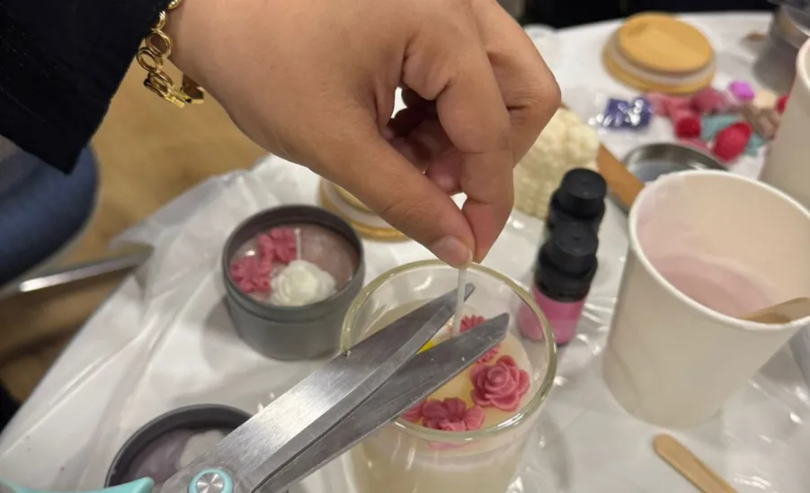 Social Responsibility Observatory hosts Candle Making Workshop for World Crafts Day - صورة1