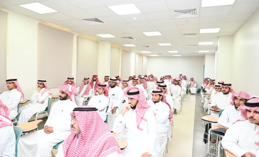 The College organizes an Awareness Seminar on the World Traffic Day -  كلية الشريعة والقانون