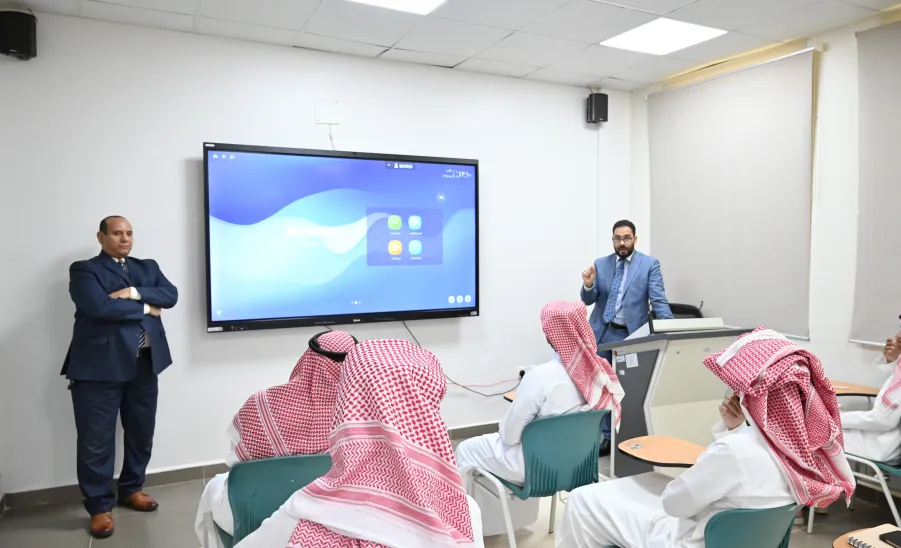 The College organizes an Awareness Seminar on the World Traffic Day -  كلية الشريعة والقانون