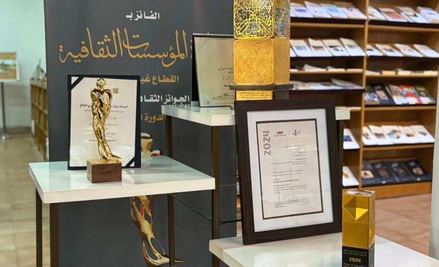 الكلية تعزز الثقافة والمعرفة بزيارة إلى مركز السديري الثقافي -  صورة