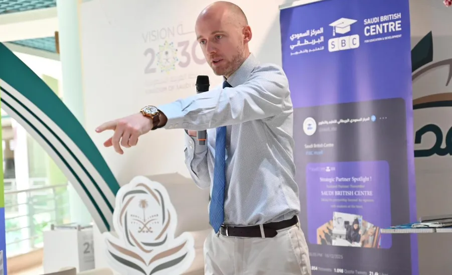 الكلية التطبيقية تفعل اليوم العالمي للغة الإنجليزية  -  اليوم 