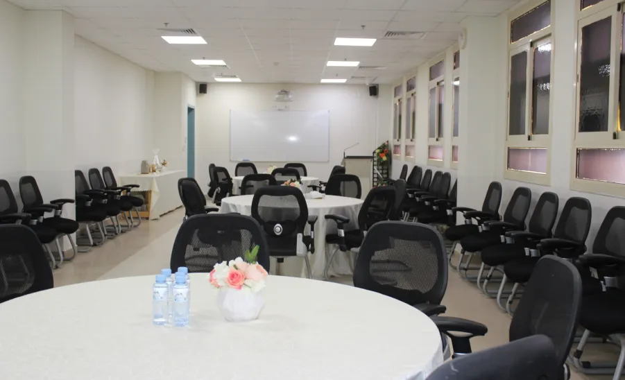 وكيلة كلية التمريض بشطر الطالبات تلتقي بموظفات الكلية -  لقاء وكيلة كلية التمريض بشطر الطالبات بموظفات الكلية