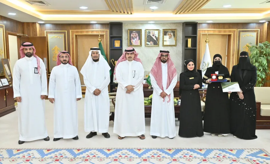 رئيس الجامعة يُكرّم الطلبة المبتكرين و المتميزين محليًا ودوليًا - 1