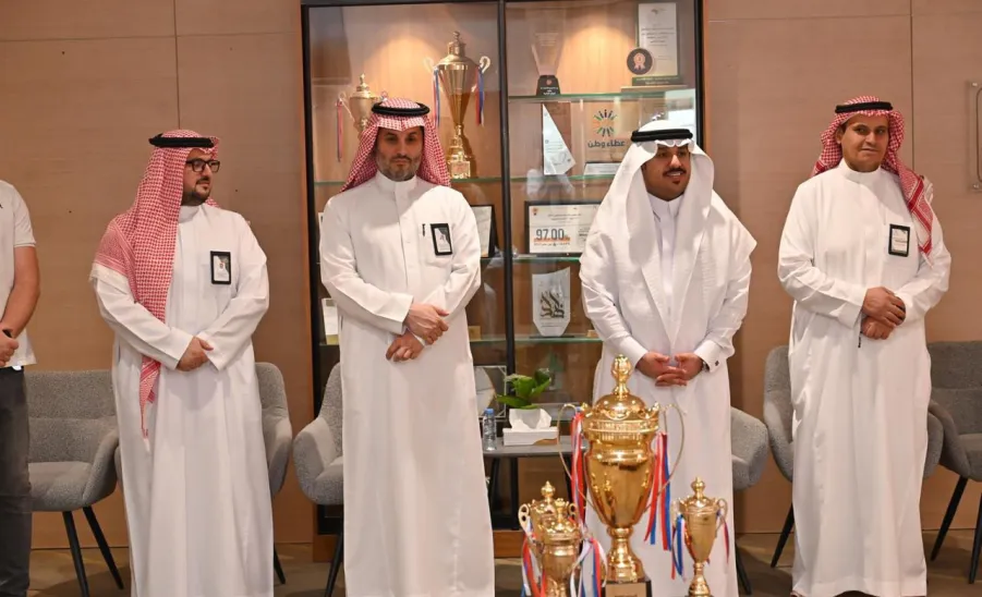 الرئيس التنفيذي للكلية التطبيقية يستقبل أبطال منتخب الكلية لكرة القدم -  تكريم 