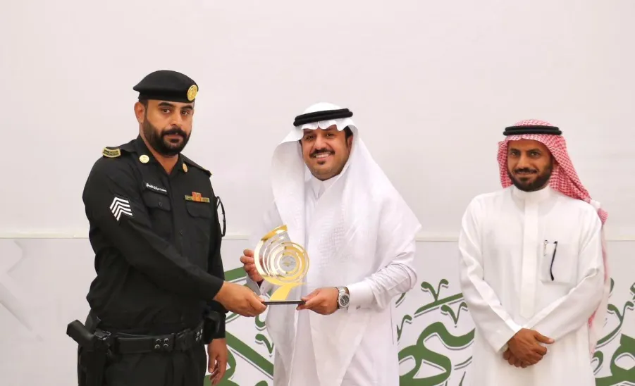 الكلية التطبيقية تقيم حفل ختام الأنشطة الطلابية للعام 1447هـ - تكريم 