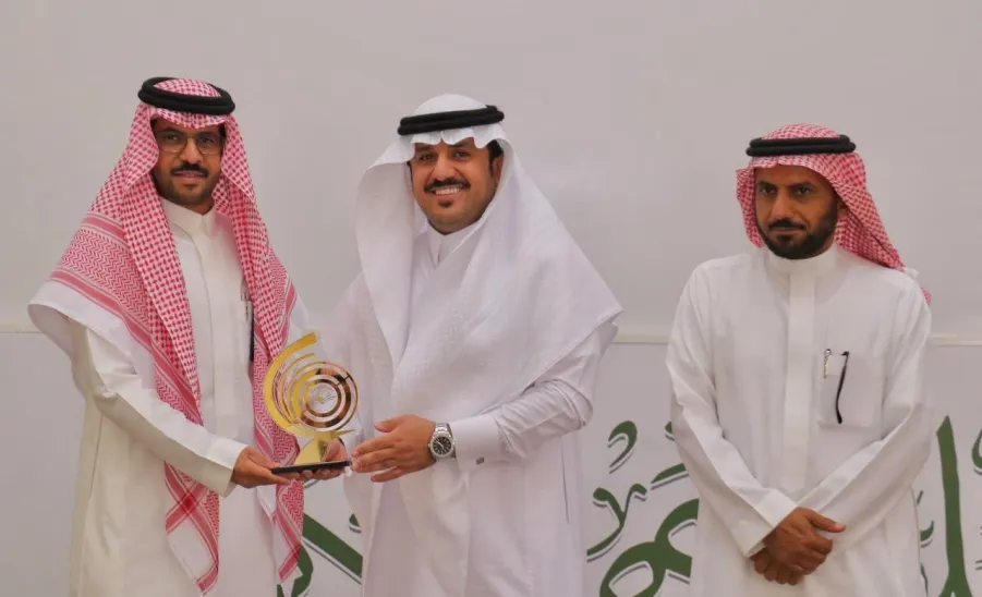 الكلية التطبيقية تقيم حفل ختام الأنشطة الطلابية للعام 1447هـ - تكريم 