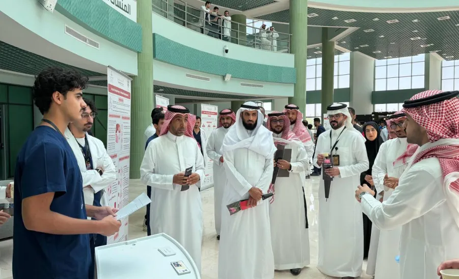  طلبة الدفعتين 14 و 10بكلية الطب ينظمون معرضاً عن طب الطوارئ - المعرض التوعوي
