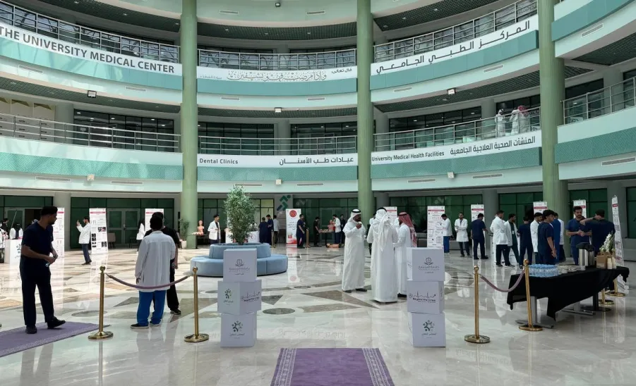  طلبة الدفعتين 14 و 10بكلية الطب ينظمون معرضاً عن طب الطوارئ - المعرض التوعوي