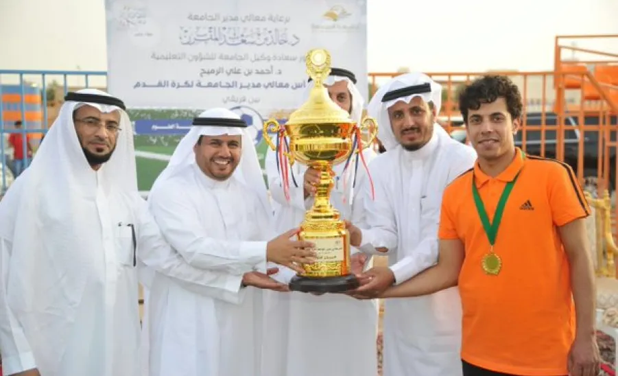 كلية العلوم بالزلفي تخطف كأس معالي مدير الجامعة لكرة القدم - 