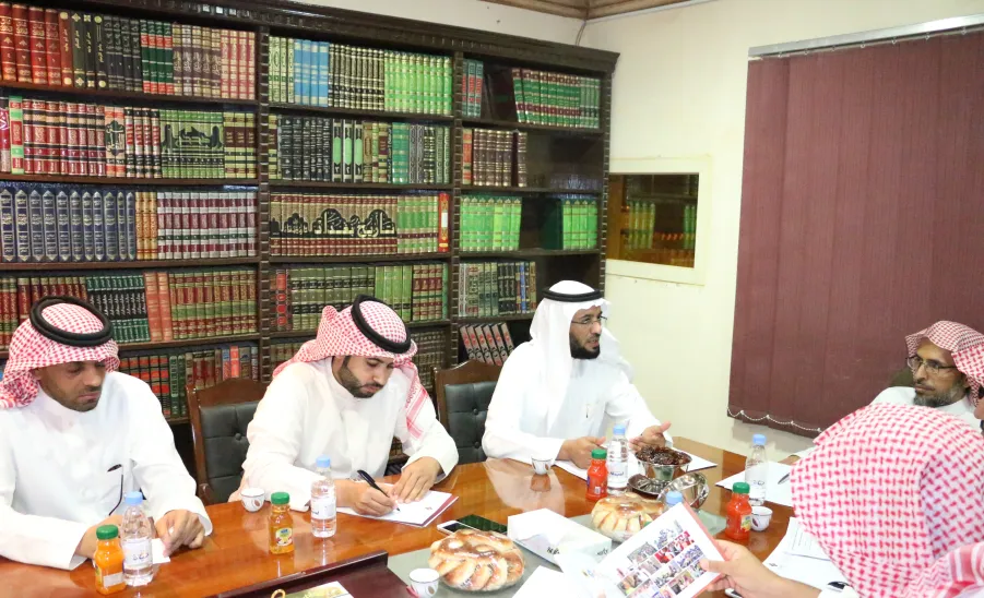 عمادة شؤون الطلاب تثمن التعاون مع المكتب التعاوني للدعوة والإرشاد بالمجمعة - 