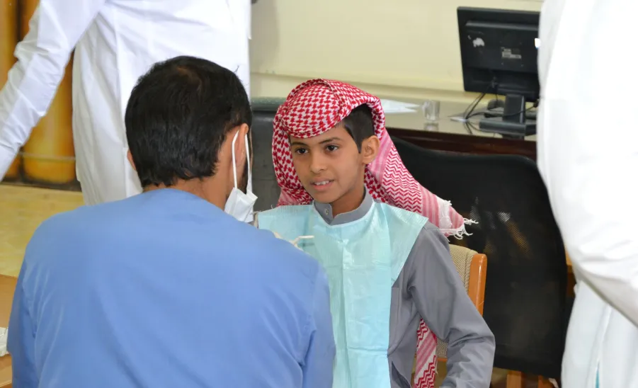 الكلية تقيم حملة توعوية حول العناية بصحة الفم بمدرسة المحمدية الإبتدائية بالزلفي - 