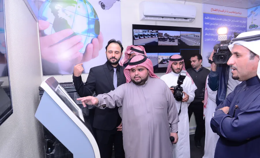 معالي مدير الجامعة يفتتح الوحدة الرقمية ( آمن ) ، ومركز خدمة الطالبات بمجمع الكليات بالمجمعة .  -  